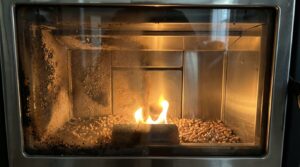 scopri la cattiva abitudine che sporca la tua stufa a pellet e impara come evitarla per mantenerla pulita ed efficiente.